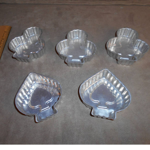 Lot of Aluminum Mini Individual Tart Jello Molds Spades & Clubs Card Suits - Picture 7 of 7